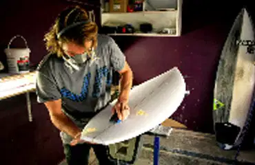 Stratifier sa planche de surf