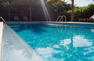 Bord de piscine